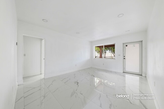 Photo - 801 NW 109th St