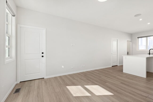 Photo - 152 Setonstone Mnr
