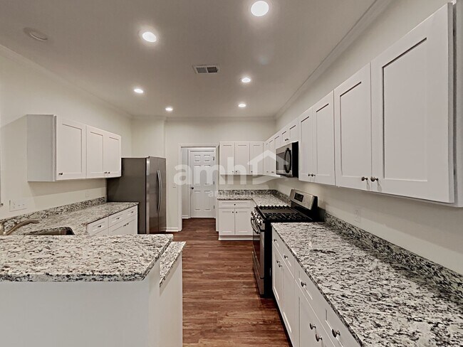 Photo - 433 Long Branch Way