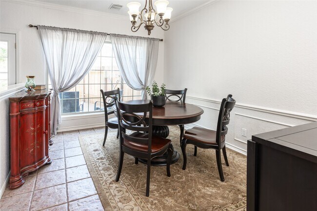 Photo - 4700 Broadmoor Dr