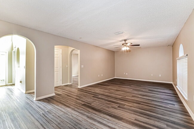 Photo - 117 Sterling Pine St