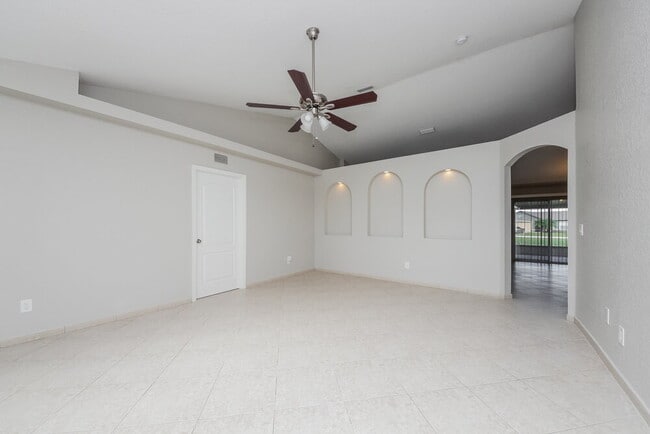 Photo - 850 Blanc Ct