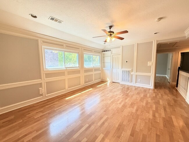 Building Photo - 2906 Deer Creek Dr