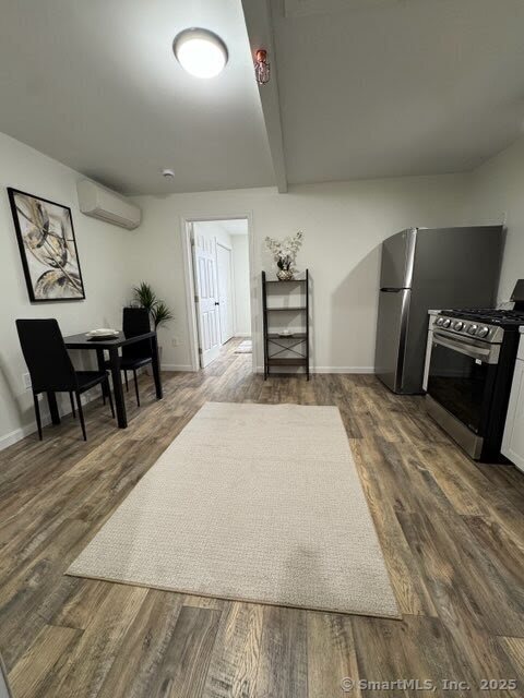 Photo - 61 Colony St Unit 3B Furnished