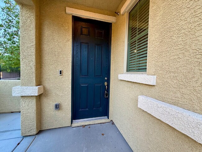 GATED 4 BED 2.75 BATH 2 CAR GARAGE TOWNHOUSE w/ LOFT & BED + BATH DOWNSTAIRS!