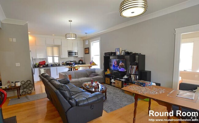 Building Photo - 131 Summer St Rental