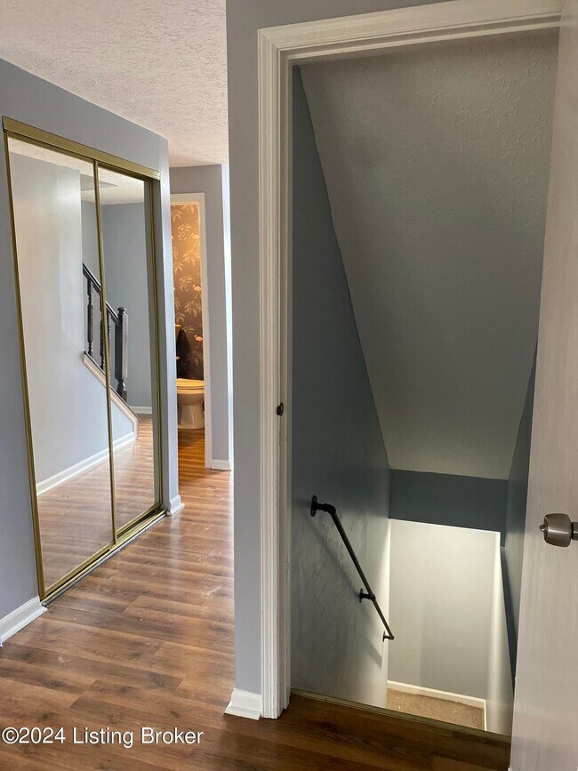 Photo - 9348 Loch Lea Ln