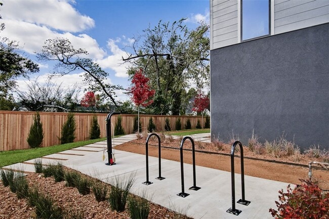 Photo - 208 NW 9th St