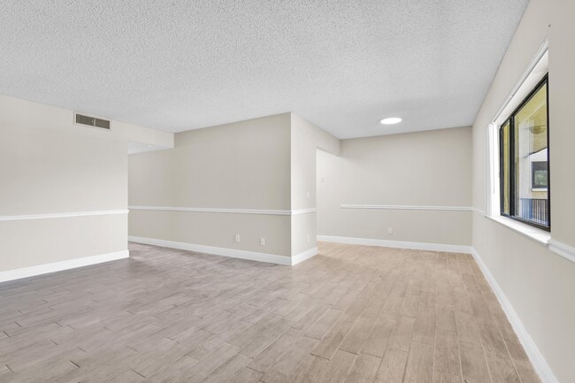 Photo - 414 Meadows Cir