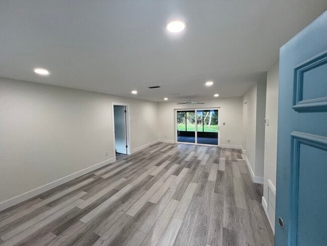 Photo - 968 Salzedo Ave