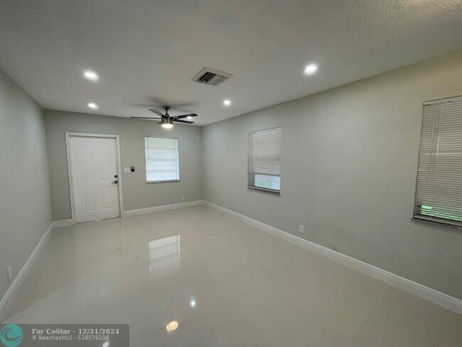 Photo - 1625 NW 12th Ct