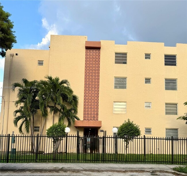 Building Photo - 677 SW 9th Ave Unit 309