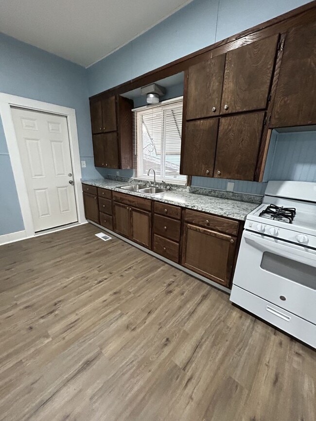 Photo - Just Renovated - 3 Bedroom 1 Bath - Large Eat-In Kitchen!