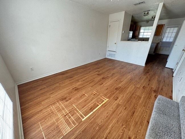 Photo - 4300 Alan Kent Dr Unidad # C