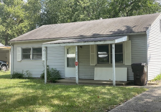 Building Photo - 2013 Greendale Dr