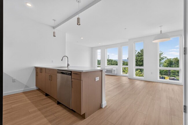 01 Line - 2 Bed, 2 Baths