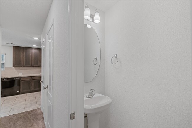 Building Photo - 647 Ash Mill Dr