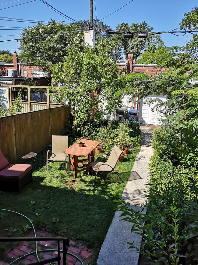 Photo - 2240 Observatory Pl NW