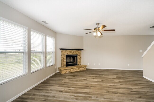 Photo - 8117 Retreat Ln