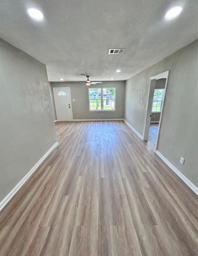 Photo - 4737 Alvin St