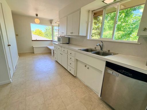 Photo - 5 Bed/1.5 Bath Beacon Hill Home with Gorgeous Views!