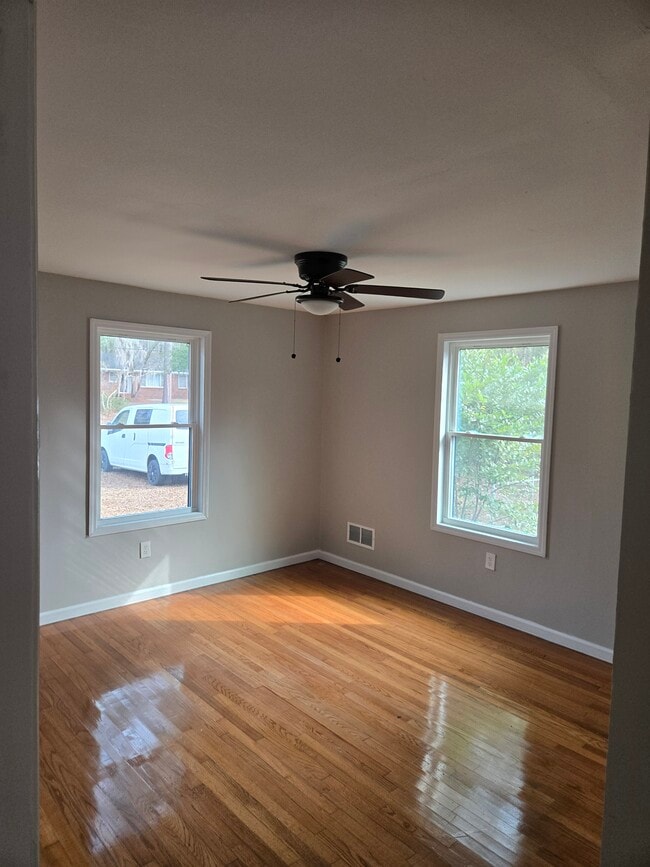 Photo - 365 W Pine St