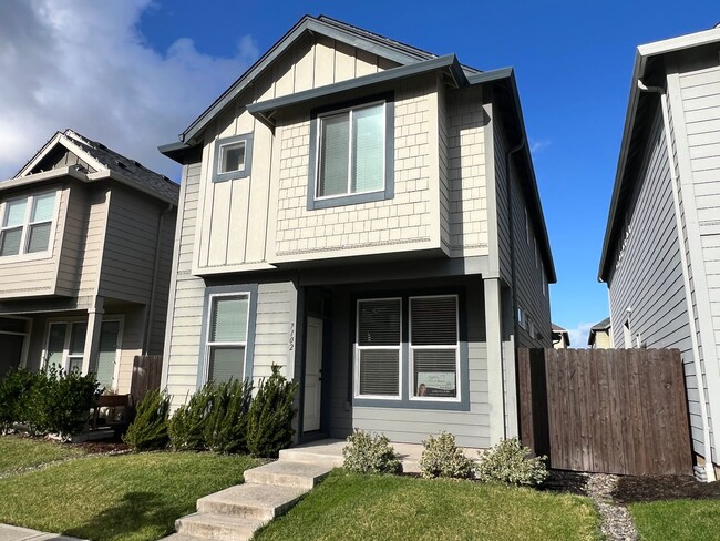 Building Photo - EZ  living - Honey stop the car !  Ridgefi...