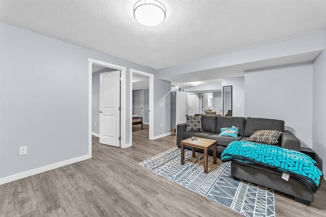 Photo - 124 Savanna Dr NE