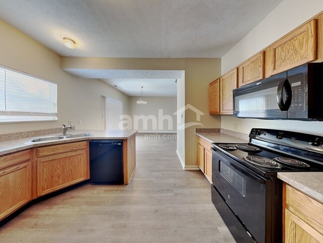 Photo - 8036 Chesterhill Way