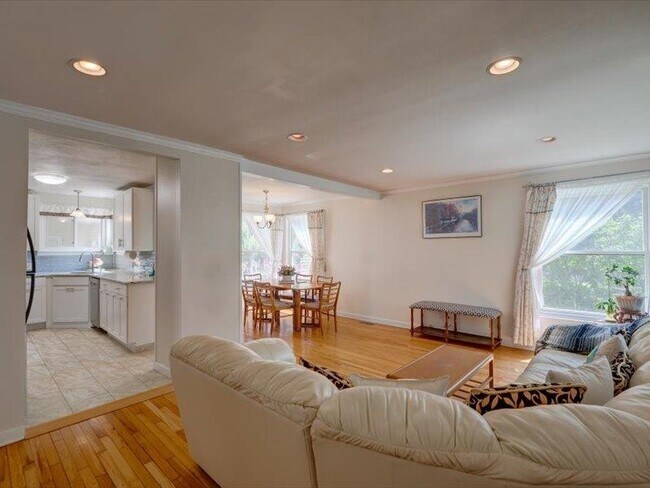 Photo - 201 N Owen Dr