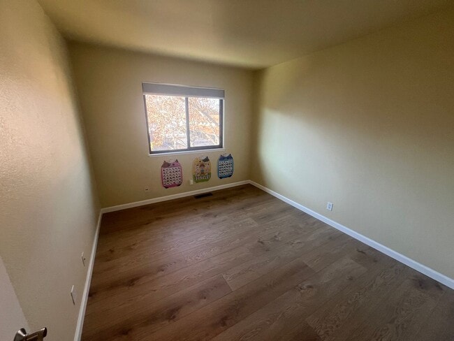 Photo - Beautiful 3 bed 2.5 bath Townhouse in Campbell with AC. This is a must see.