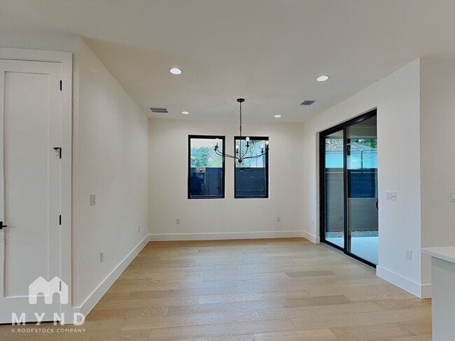 Photo - 1119 Mahan Dr