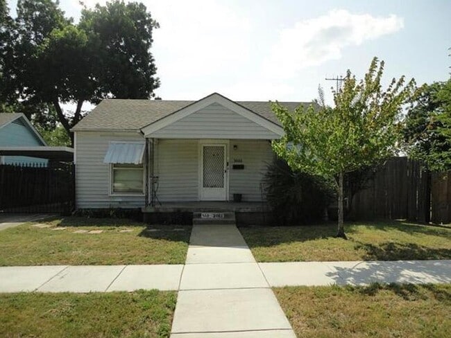 Building Photo - 3020 8th Ave