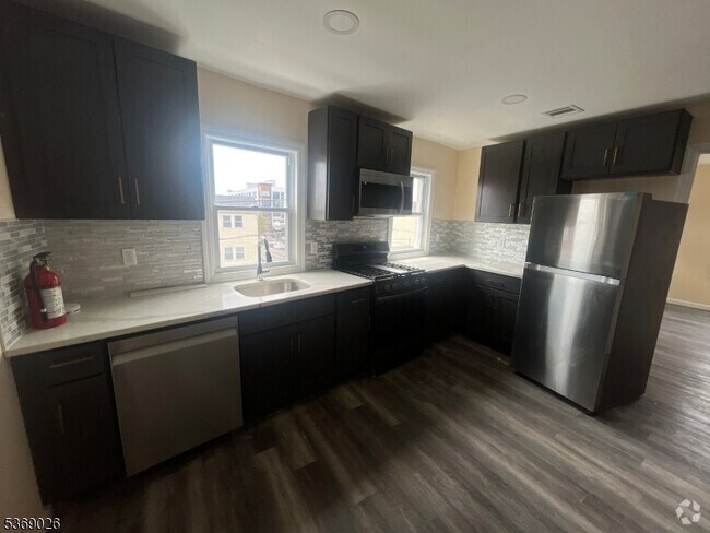 Building Photo - 287 Orange St Unit 3 Rental