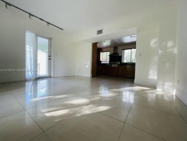 Photo - 92 NE 90th St