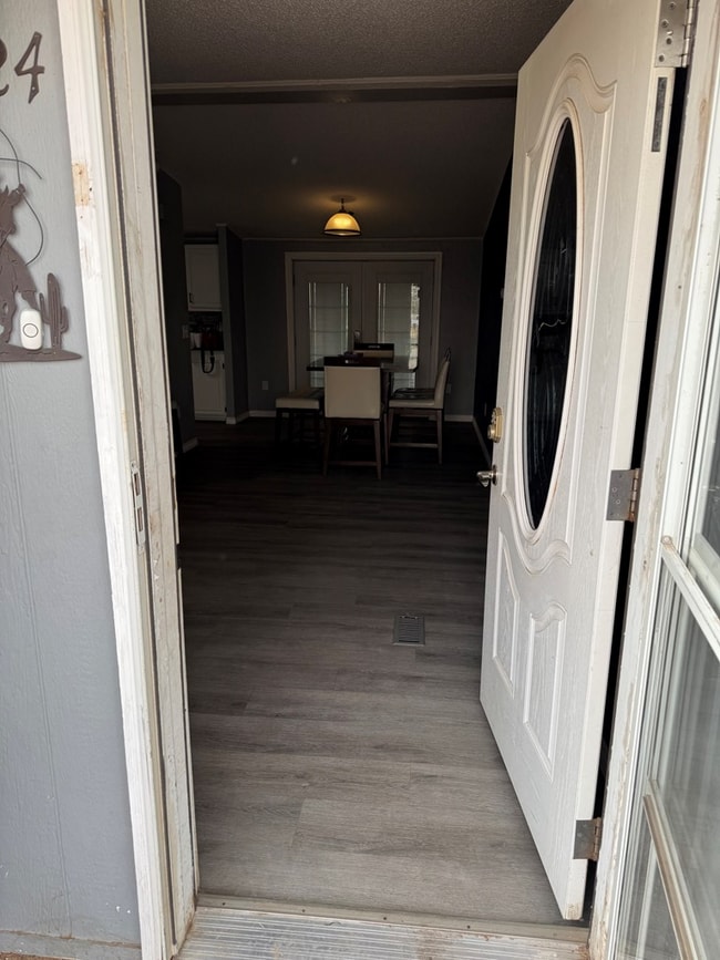 Photo - 9724 W 3rd St