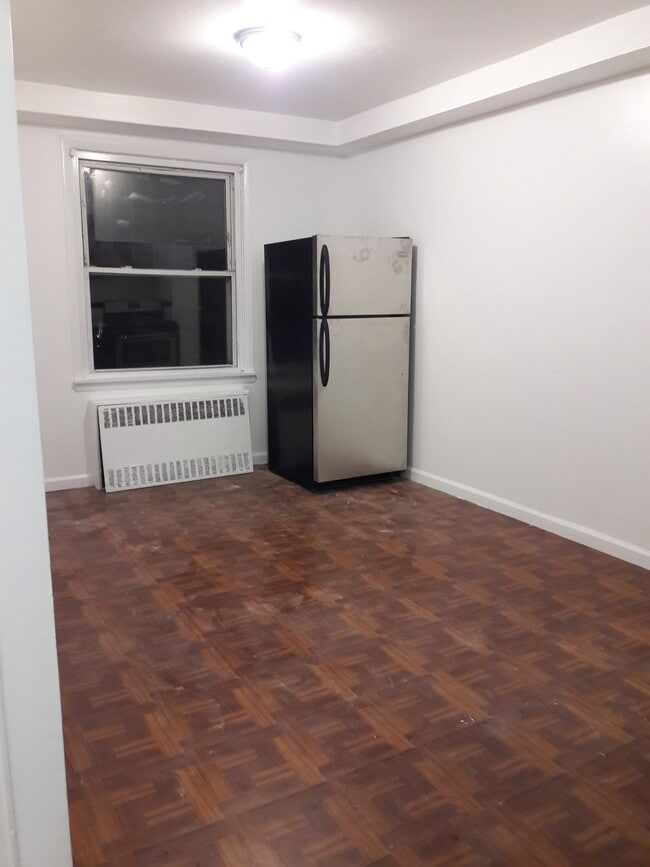 Photo - 70-06-06 30th Ave.