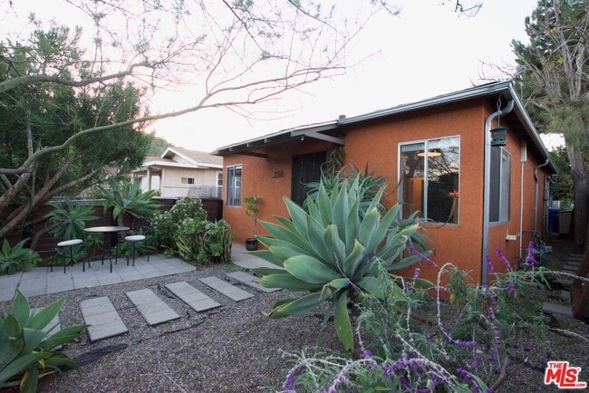 Photo - 2341 Meadowvale Ave