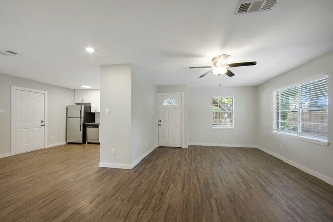 Photo - 1820 Pine Village Dr