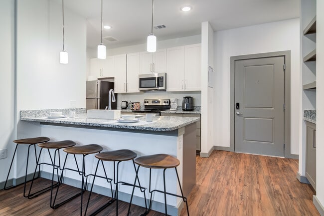 Photo - 14 SixtyFive Student Living