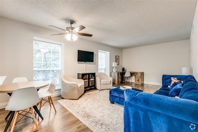 Building Photo - 5214 Fleetwood Oaks Ave Unit 206 Rental