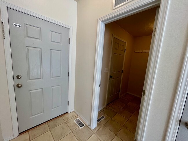 Photo - 11657 Shelburne St