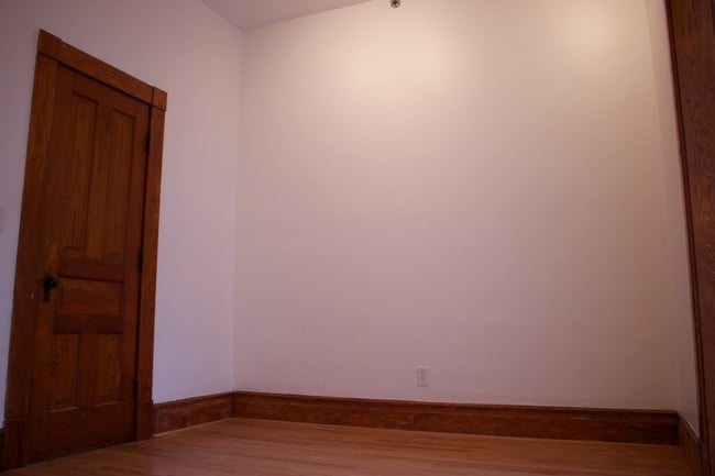 Library - 210 S Main St Unidad One