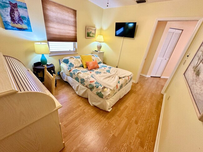 2083 Nettles Blvd Unit SI ID1537498P