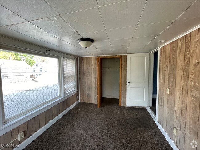 Building Photo - 301 Roslyn Ave NW Unit 1 Rental