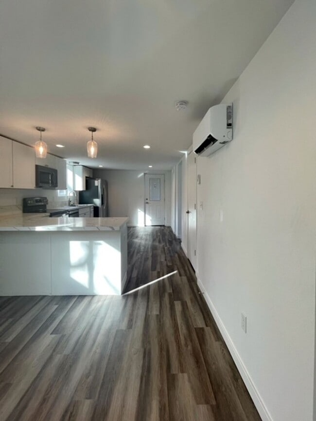 Fully Renovated MidTown Duplex with Parking! - Fully Renovated MidTown Duplex with Parking! Townhome
