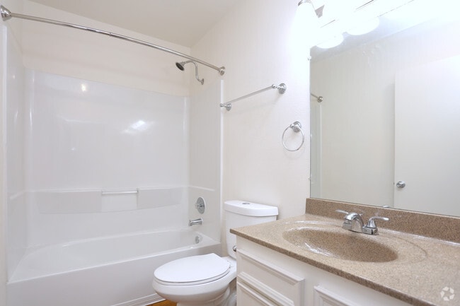 2 BR, 1 BA - 850 SF