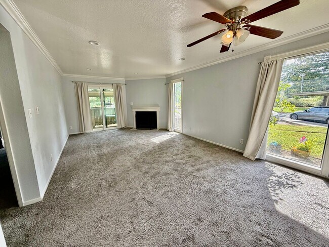 Photo - great condo in roseville available now Unit Condo