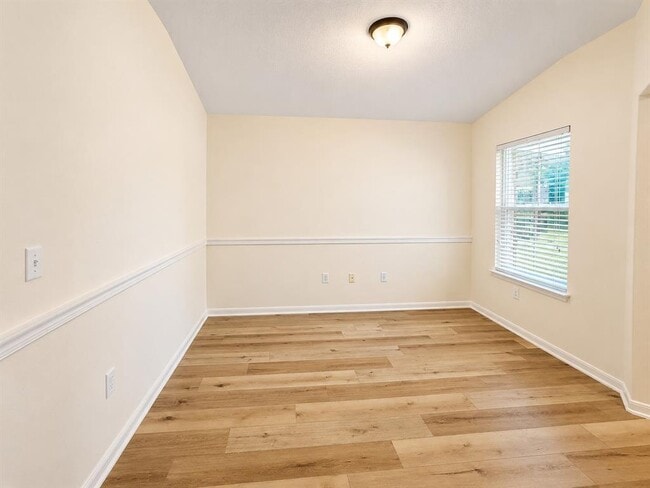Photo - 202 Mossberg Ln