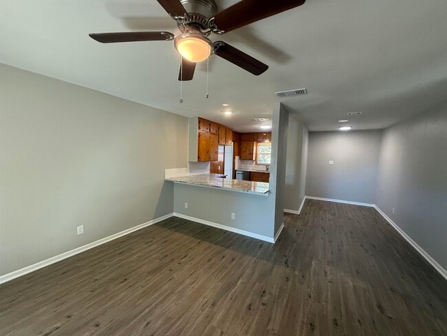 Photo - 176 W Sweetbriar Dr